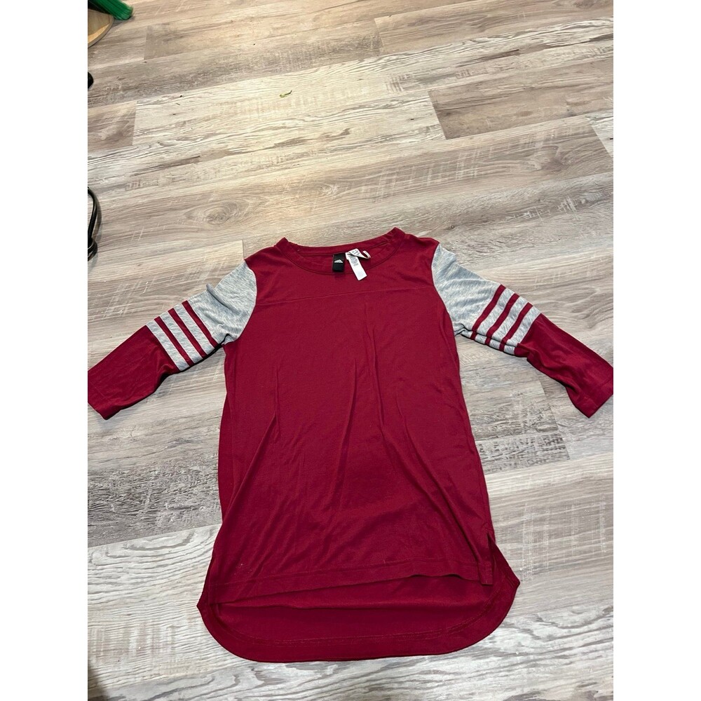 Adidas maroon Women’s size xS midlength sleeve shirt 3 stripes